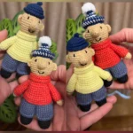 Ręcznie robione małe maskotki Pat i Mat. Mają 11 cm wysokości. Duet inspirowany animacją o sąsiadach